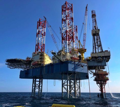 oil-and-gas-platform-at-sea-2022-11-17-00-00-15-utc